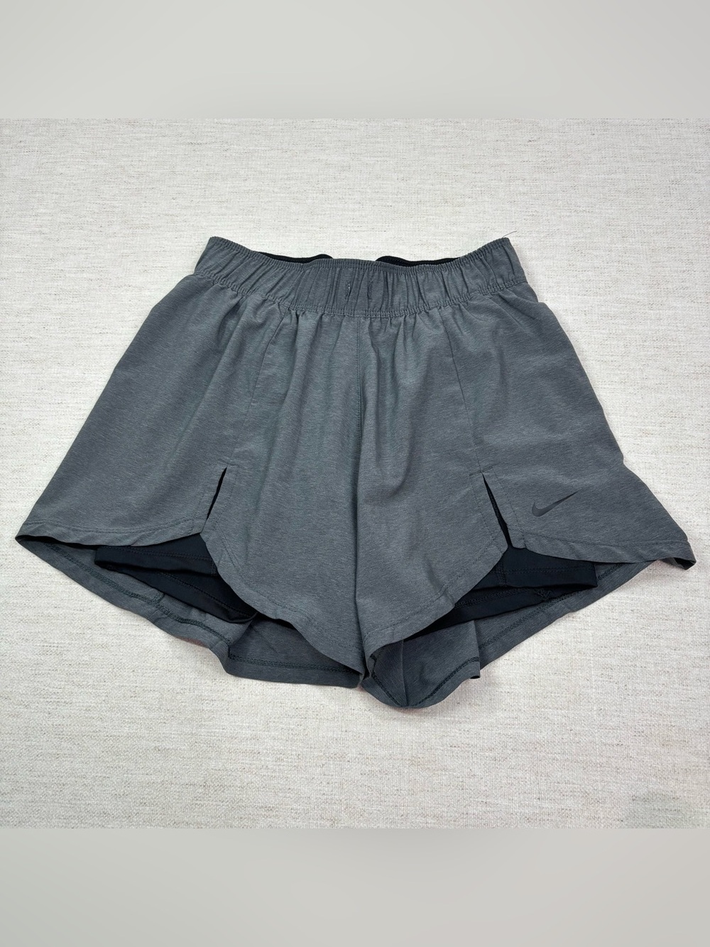 Nike Women's XS Gray Layered Athletic Shorts active shorts elastic waist